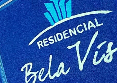 Tapete de vinil azul na portaria do Residencial Bela Vista Tapete de vinil azul na portaria do Residencial Bela Vista