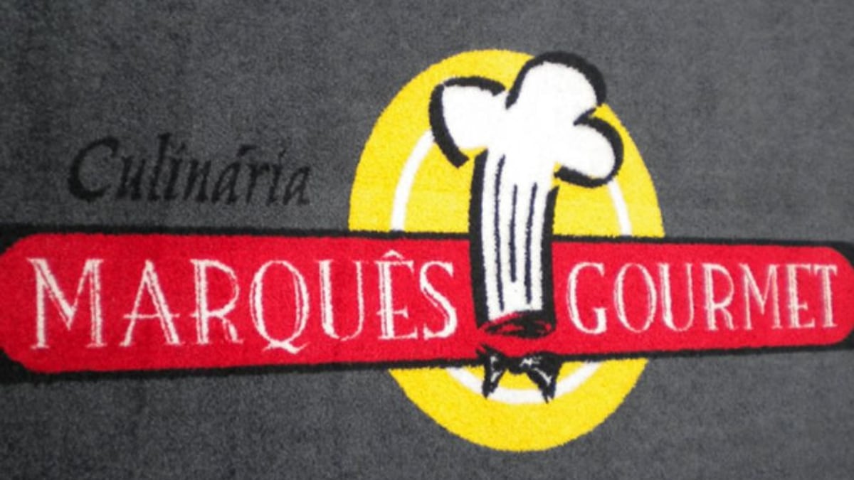 Tapete personalizado cinza com o logo da Culinária Marquês Gourmet Tapete personalizado cinza com o logo da Culinária Marquês Gourmet
