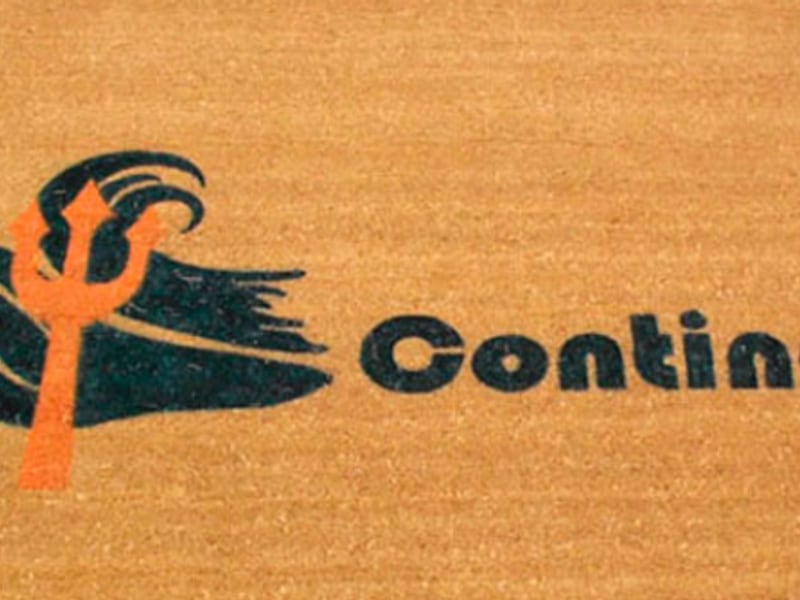 Capacho de fibra de coco personalizado com o logotipo Continental