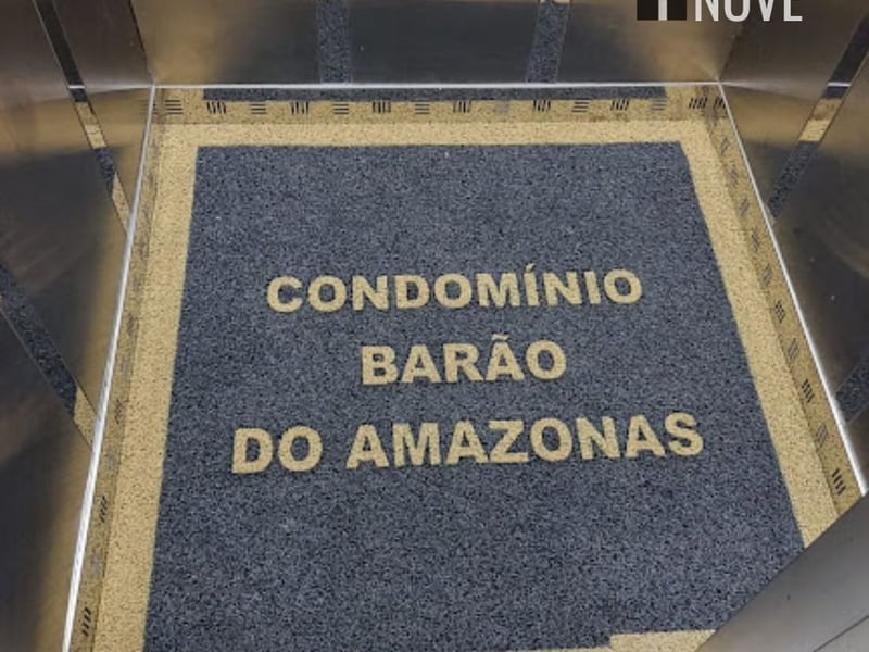 Vários tapetes para elevador personalizados com nomes de condomínios e edifícios