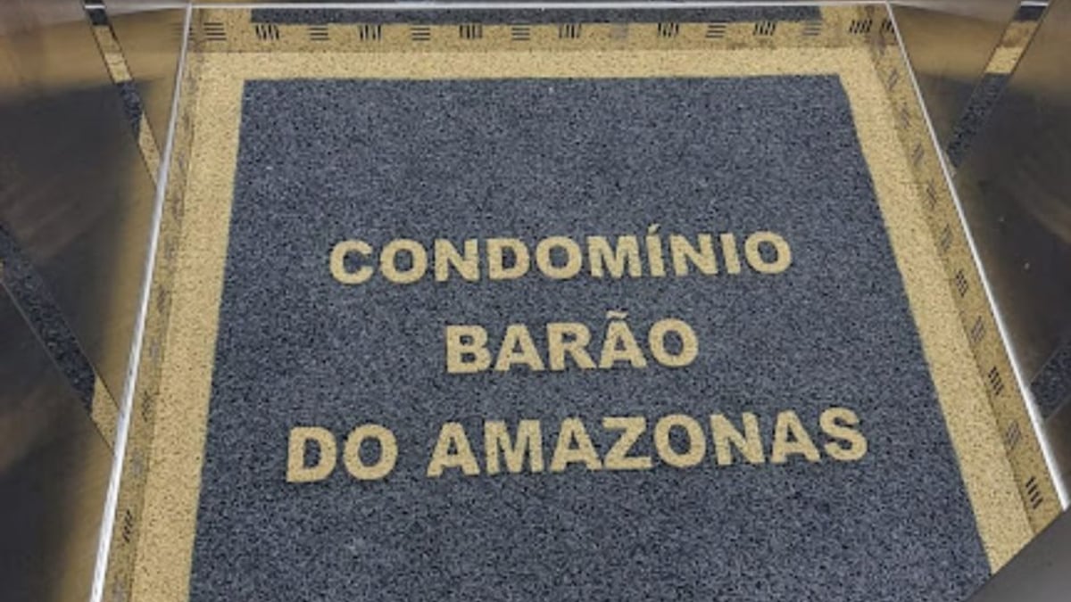 Vários tapetes para elevador personalizados com nomes de condomínios e edifícios