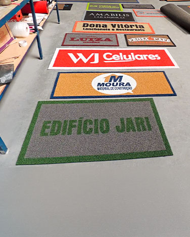 Tapete personalizado com logo para entrada de empresa