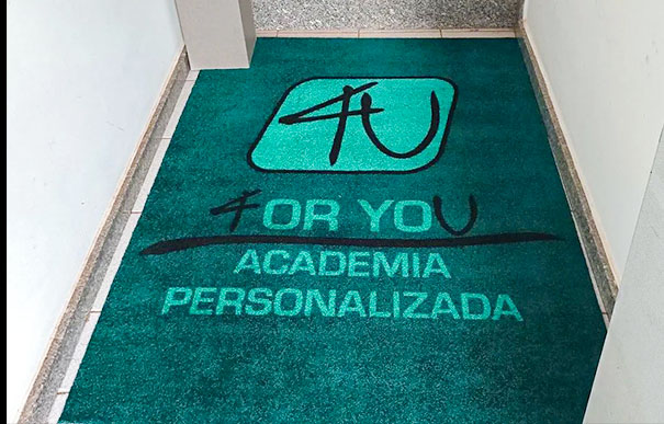 Tapetes personalizados para entrada de academia