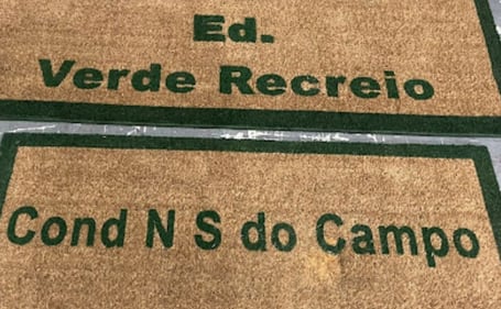 Capachos de fibra de coco com os nomes dos condomínios Verde Recreio e N. S. do Campo Capachos de fibra de coco com os nomes dos condomínios Verde Recreio e N. S. do Campo