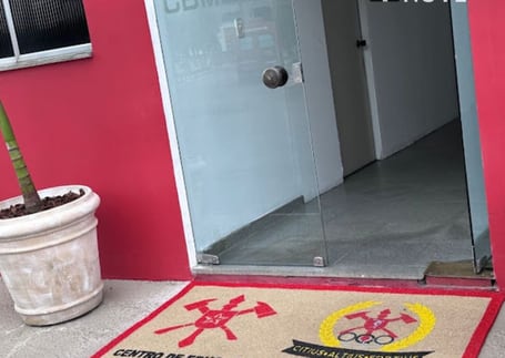 Tapete do CEFET de educação física e desportos na entrada