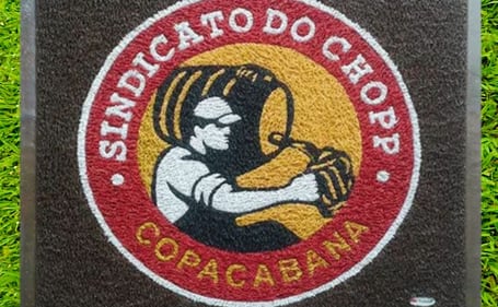 Tapete 3M cinza com o logo do Sindicato do Chopp Copacabana
