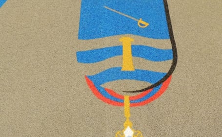 Tapete personalizado com brasão azul, dourado e vermelho com coroa