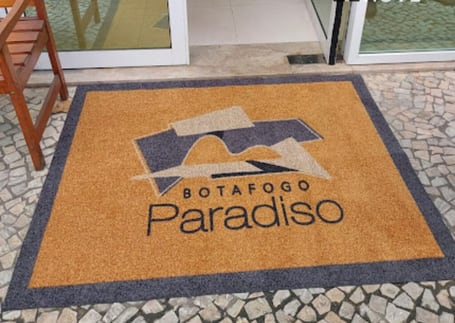 Tapete de fibra de coco do condomínio Botafogo Paradiso
