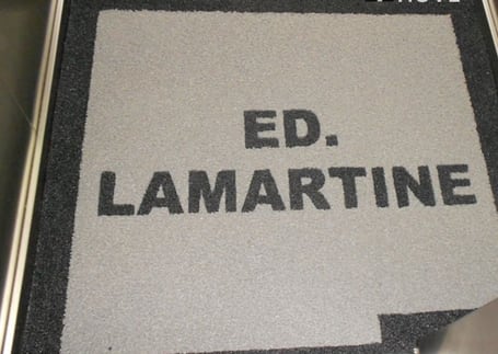 Tapete para elevador bege do Ed. Lamartine