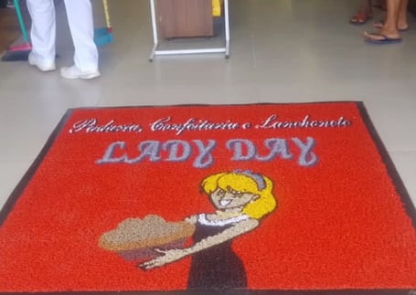 Tapete vermelho da padaria e confeitaria Lady Day