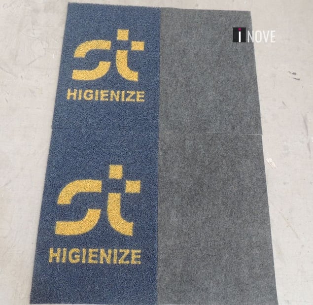 Tapete sanitizante azul e cinza com a marca ST Higienize Tapete sanitizante azul e cinza com a marca ST Higienize