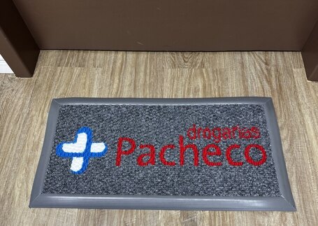 Tapete secante personalizado para entrada de empresa